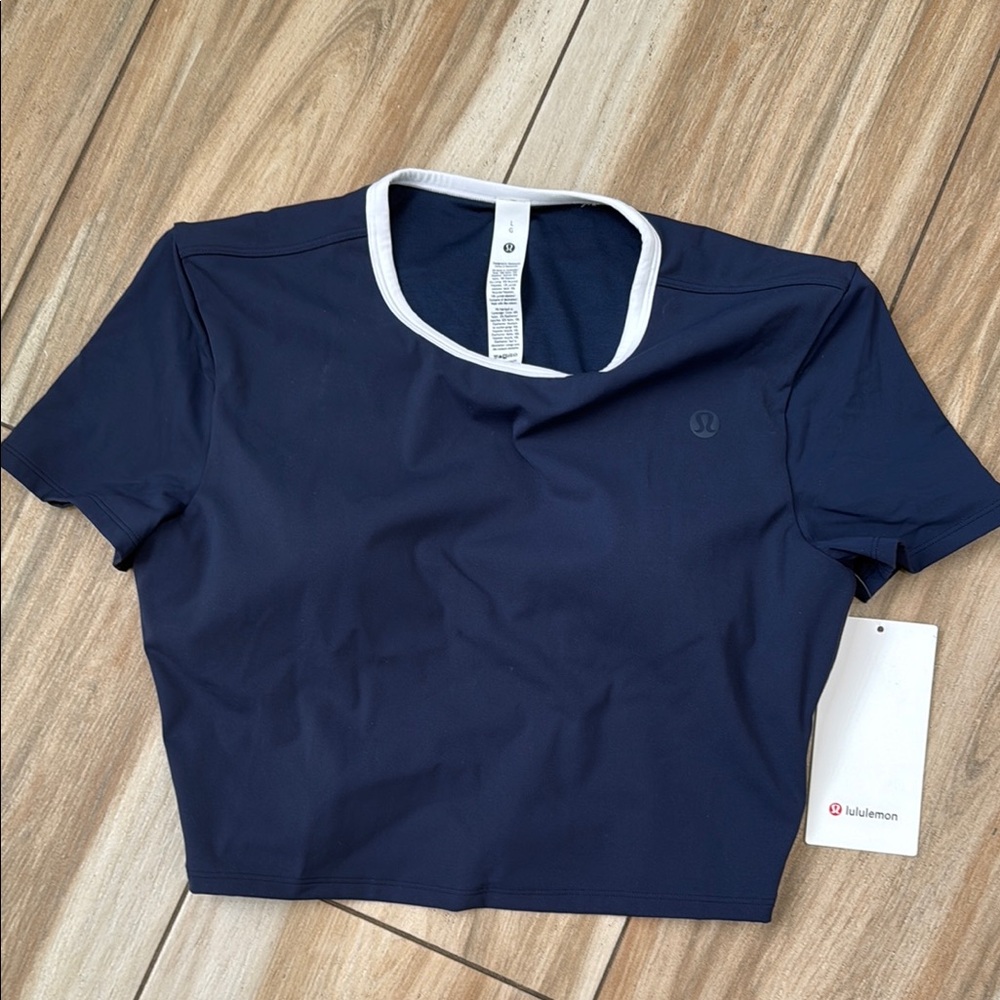 lululemon athletica Tight Fit Shelf Bra Club Blue Cropped Tee